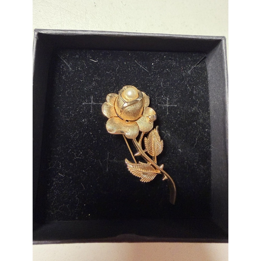 Vtg Brooch Pin Stamped by Crown Trifari Gold Tone Flower Faux Pearl Rose